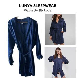 LUNYA XS/S navy blue 100% silk robe w 2 pockets, tie front closure
